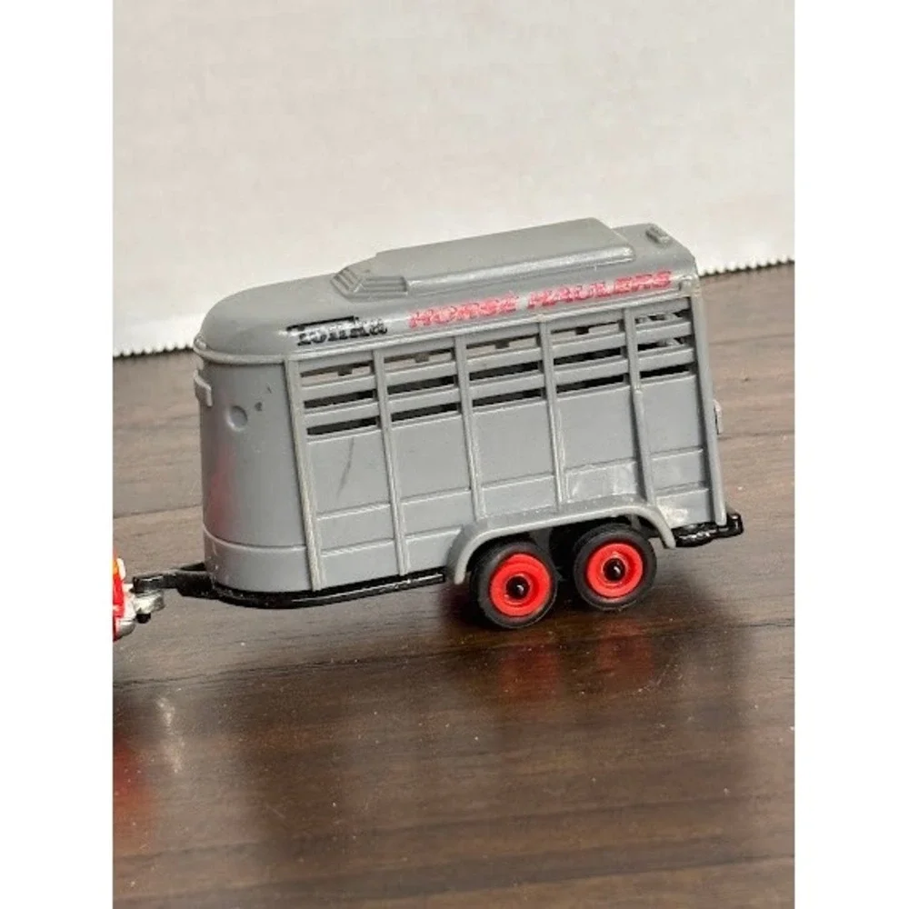 Maisto Tonka Tractor Supply Ford F-350 Super Duty Truck & Horse Trailer Set